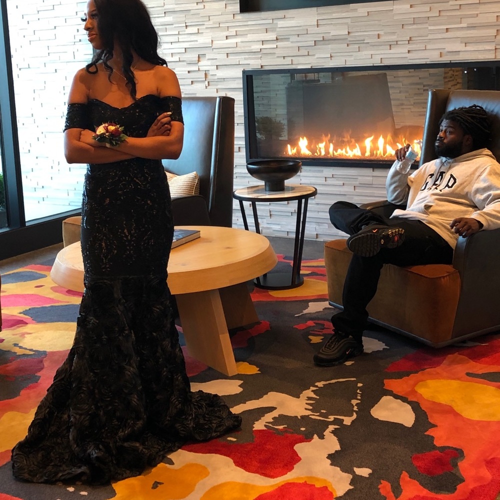 Black beautiful prom gown - Picture 3 of 4